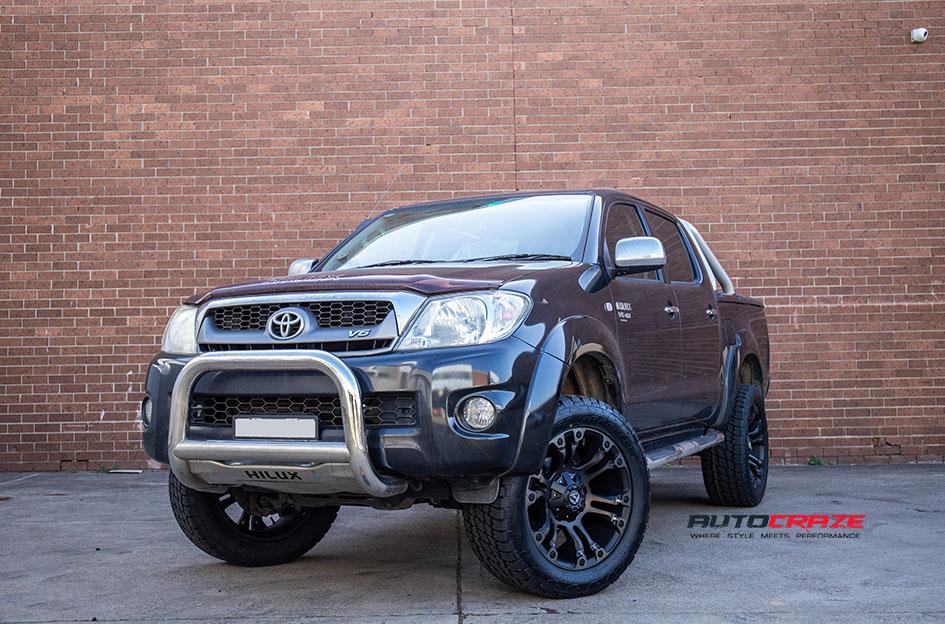 TOYOTA HILUX N70 4WD VAPOR BLACK MACHINED WITH DARK TINT